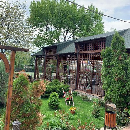 Pensiune Restaurant Rustic Rm Sarat Рымнику-Сэрат Экстерьер фото
