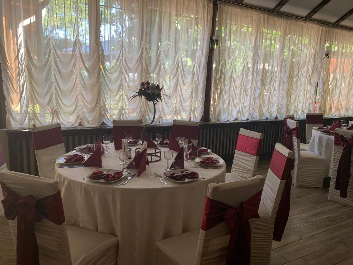 Pensiune Restaurant Rustic Rm Sarat Рымнику-Сэрат Экстерьер фото