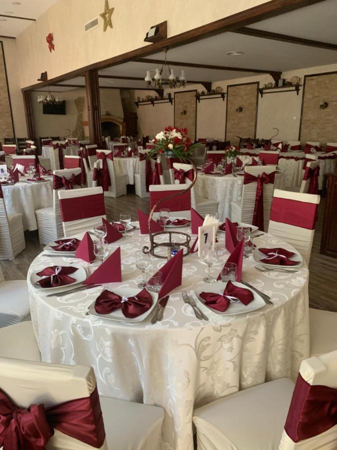 Pensiune Restaurant Rustic Rm Sarat Рымнику-Сэрат Экстерьер фото