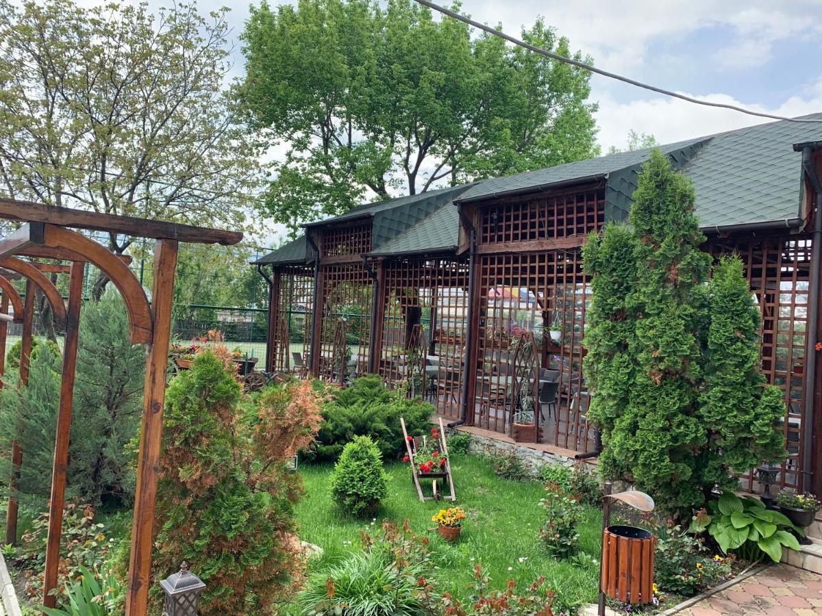 Pensiune Restaurant Rustic Rm Sarat Рымнику-Сэрат Экстерьер фото