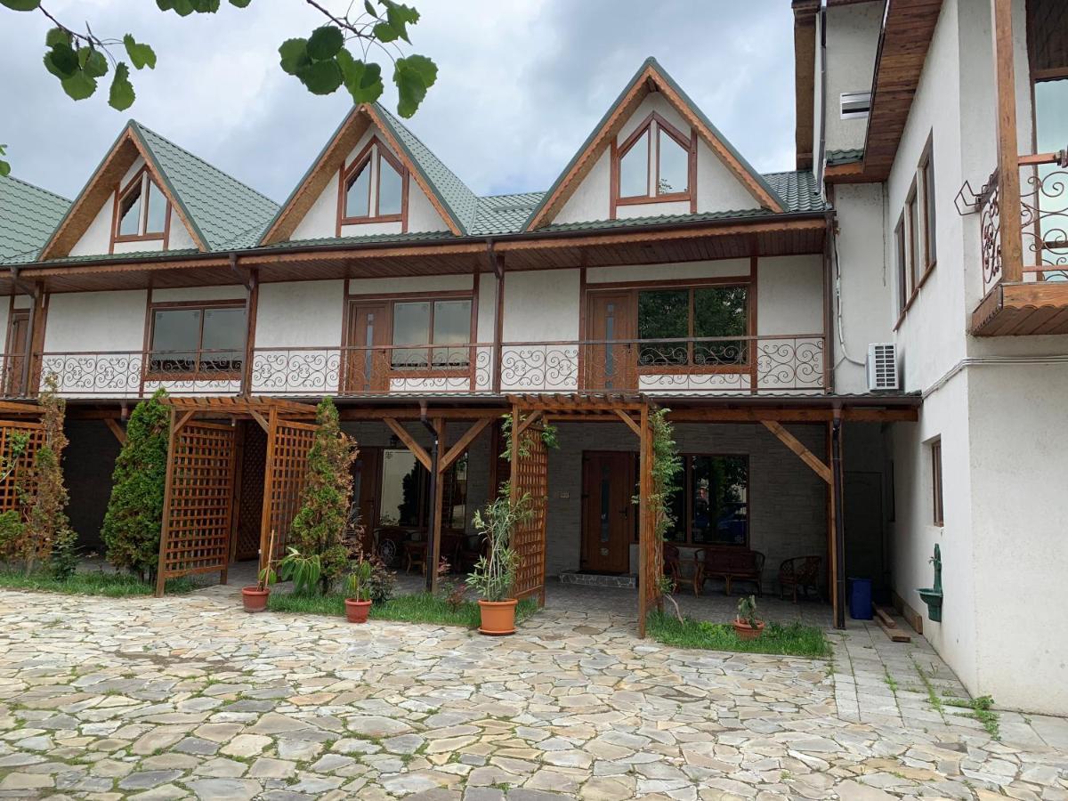 Pensiune Restaurant Rustic Rm Sarat Рымнику-Сэрат Экстерьер фото