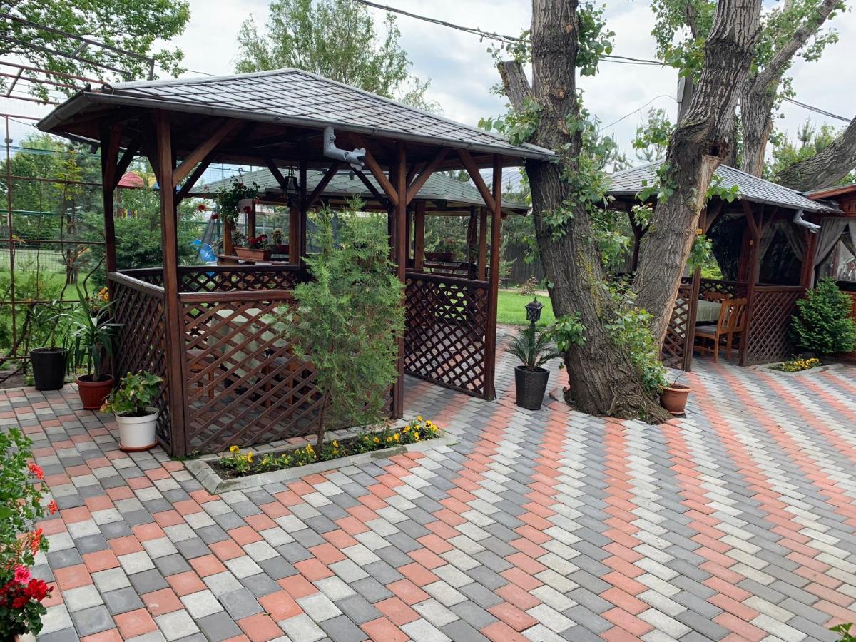 Pensiune Restaurant Rustic Rm Sarat Рымнику-Сэрат Экстерьер фото